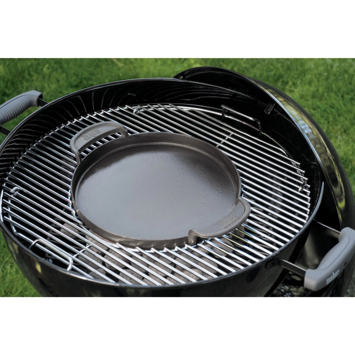 Weber GBS Cast Iron Griddle 4 Weber GBS Cast Iron Griddle - Image 2