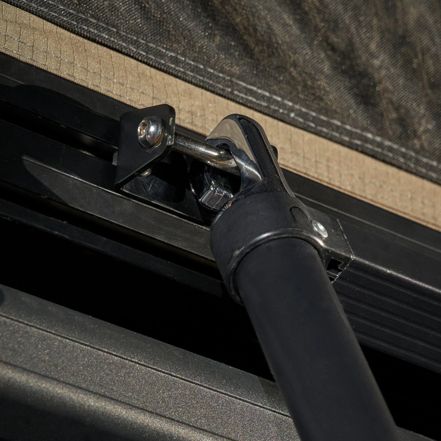 Ridgeback Hard Shell Roof Top Tent (Canvas) 14 Ridgeback Hard Shell Roof Top Tent (Canvas) - Image 12