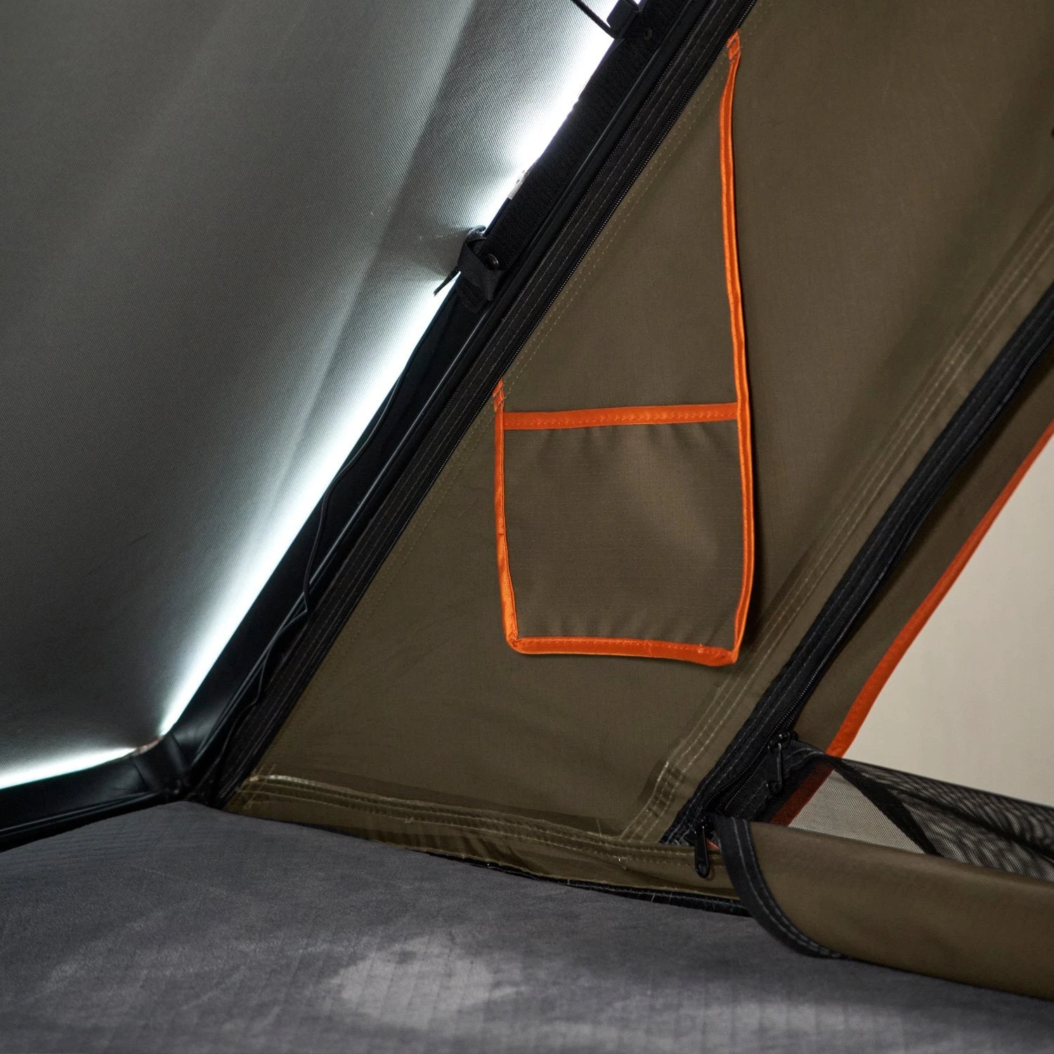 Ridgeback Hard Shell Roof Top Tent (Canvas) 10 Ridgeback Hard Shell Roof Top Tent (Canvas) - Image 8